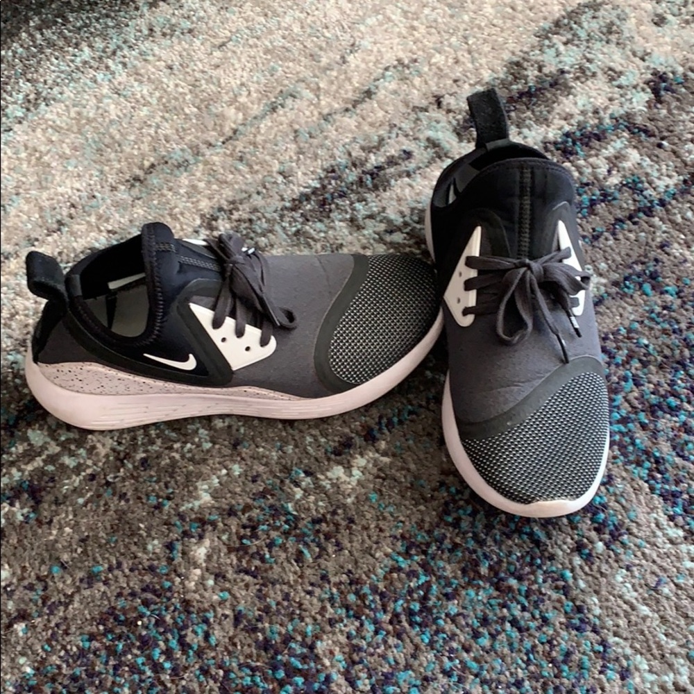 Nike Slip On Knit Sneakers